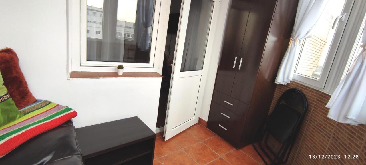 Platinum Apartment - Apartament Cu 3 Camere, 2 Dormitoare, 2 Bai, Bucatarie Complet Utilata, 2 Balcoane ブカレスト エクステリア 写真