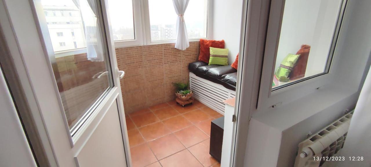Platinum Apartment - Apartament Cu 3 Camere, 2 Dormitoare, 2 Bai, Bucatarie Complet Utilata, 2 Balcoane ブカレスト エクステリア 写真