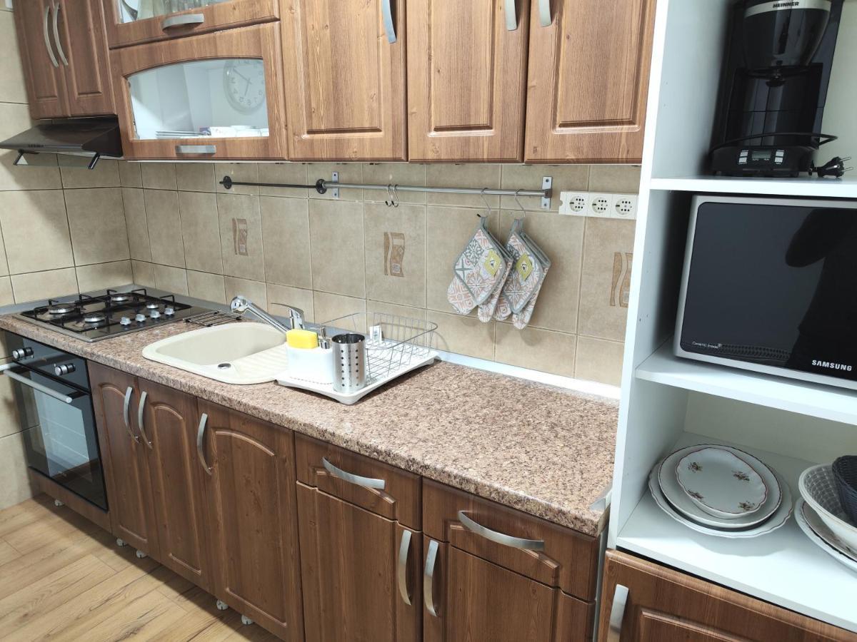 Platinum Apartment - Apartament Cu 3 Camere, 2 Dormitoare, 2 Bai, Bucatarie Complet Utilata, 2 Balcoane ブカレスト エクステリア 写真