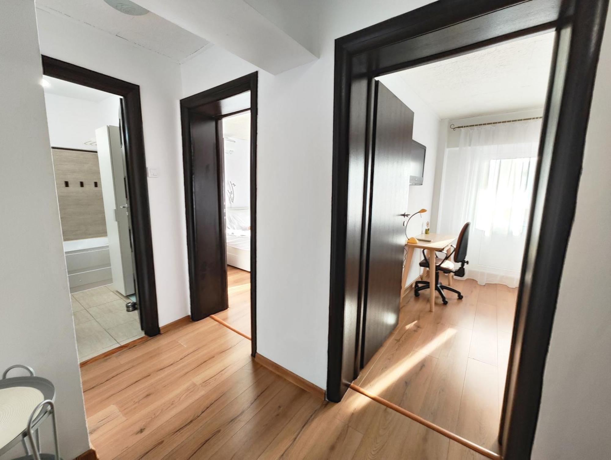Platinum Apartment - Apartament Cu 3 Camere, 2 Dormitoare, 2 Bai, Bucatarie Complet Utilata, 2 Balcoane ブカレスト エクステリア 写真
