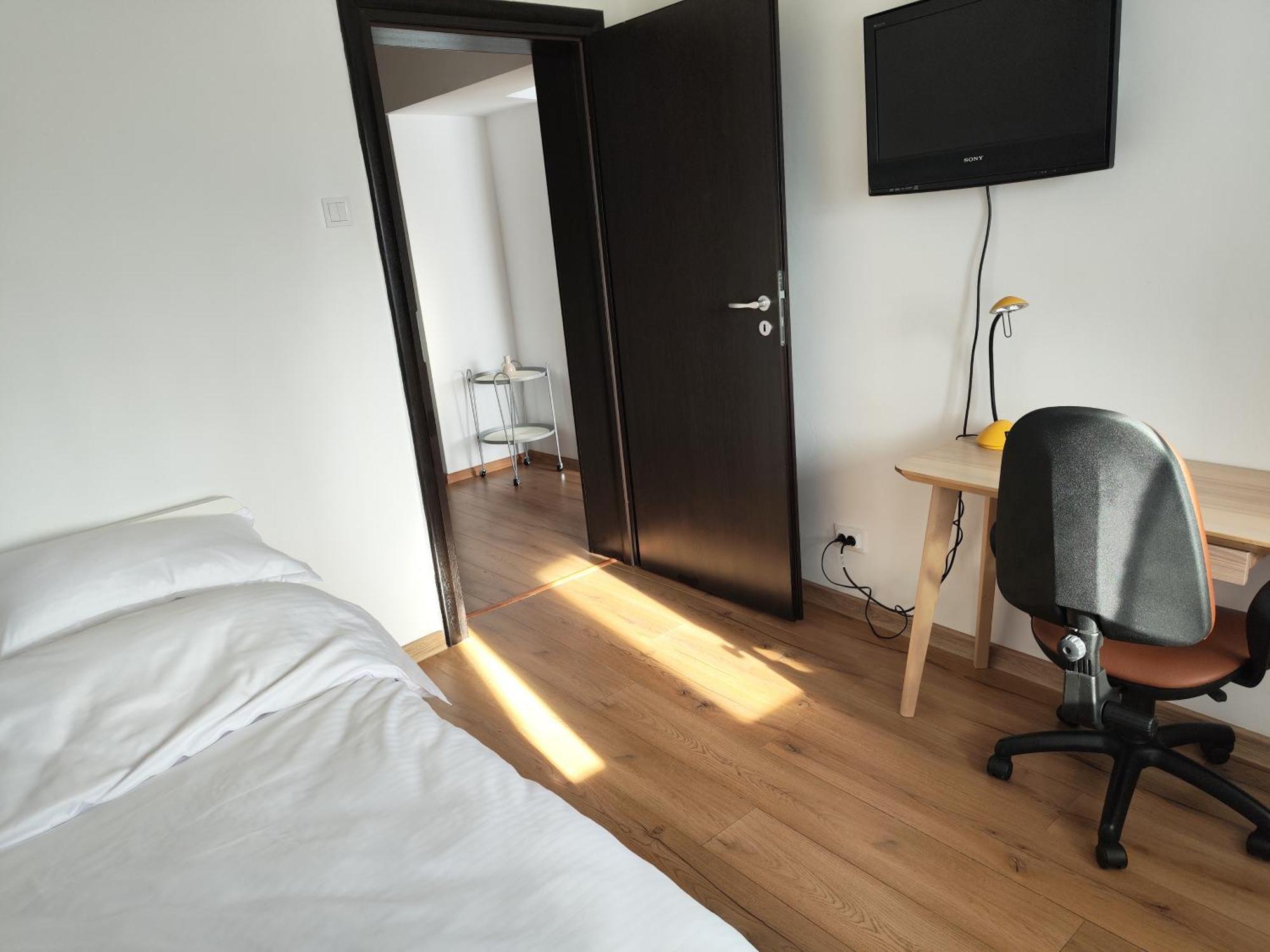 Platinum Apartment - Apartament Cu 3 Camere, 2 Dormitoare, 2 Bai, Bucatarie Complet Utilata, 2 Balcoane ブカレスト エクステリア 写真