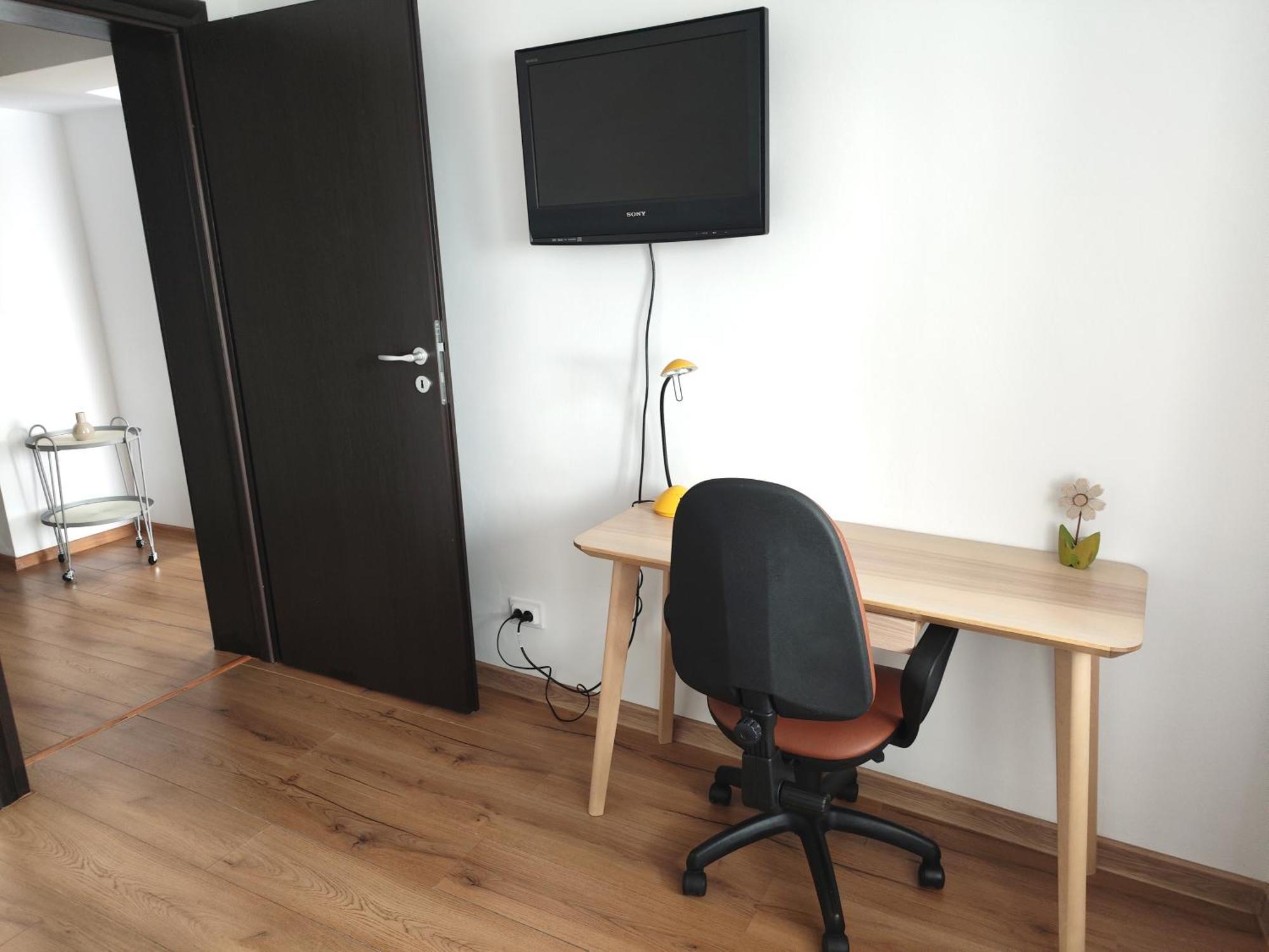 Platinum Apartment - Apartament Cu 3 Camere, 2 Dormitoare, 2 Bai, Bucatarie Complet Utilata, 2 Balcoane ブカレスト エクステリア 写真