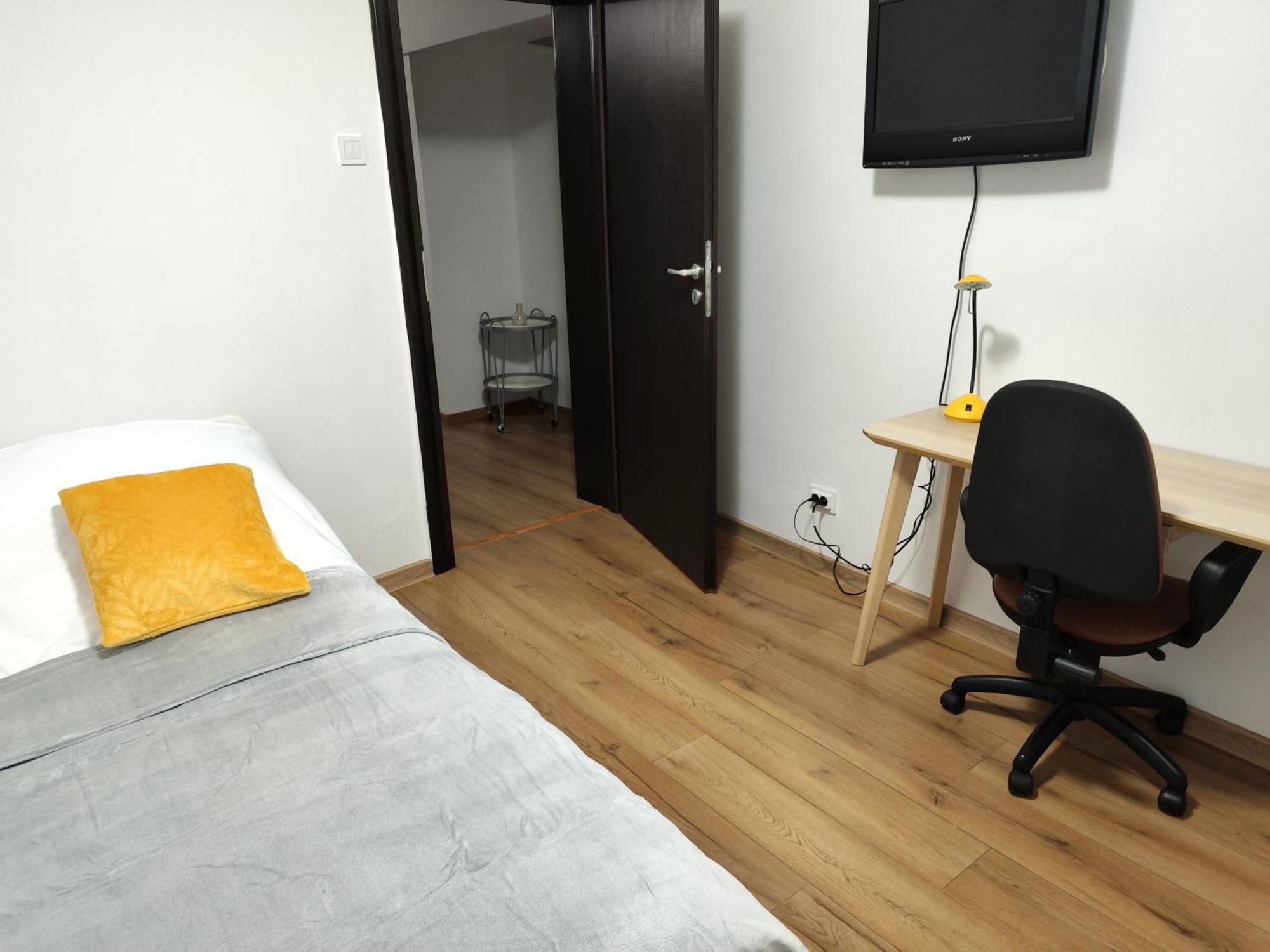 Platinum Apartment - Apartament Cu 3 Camere, 2 Dormitoare, 2 Bai, Bucatarie Complet Utilata, 2 Balcoane ブカレスト エクステリア 写真