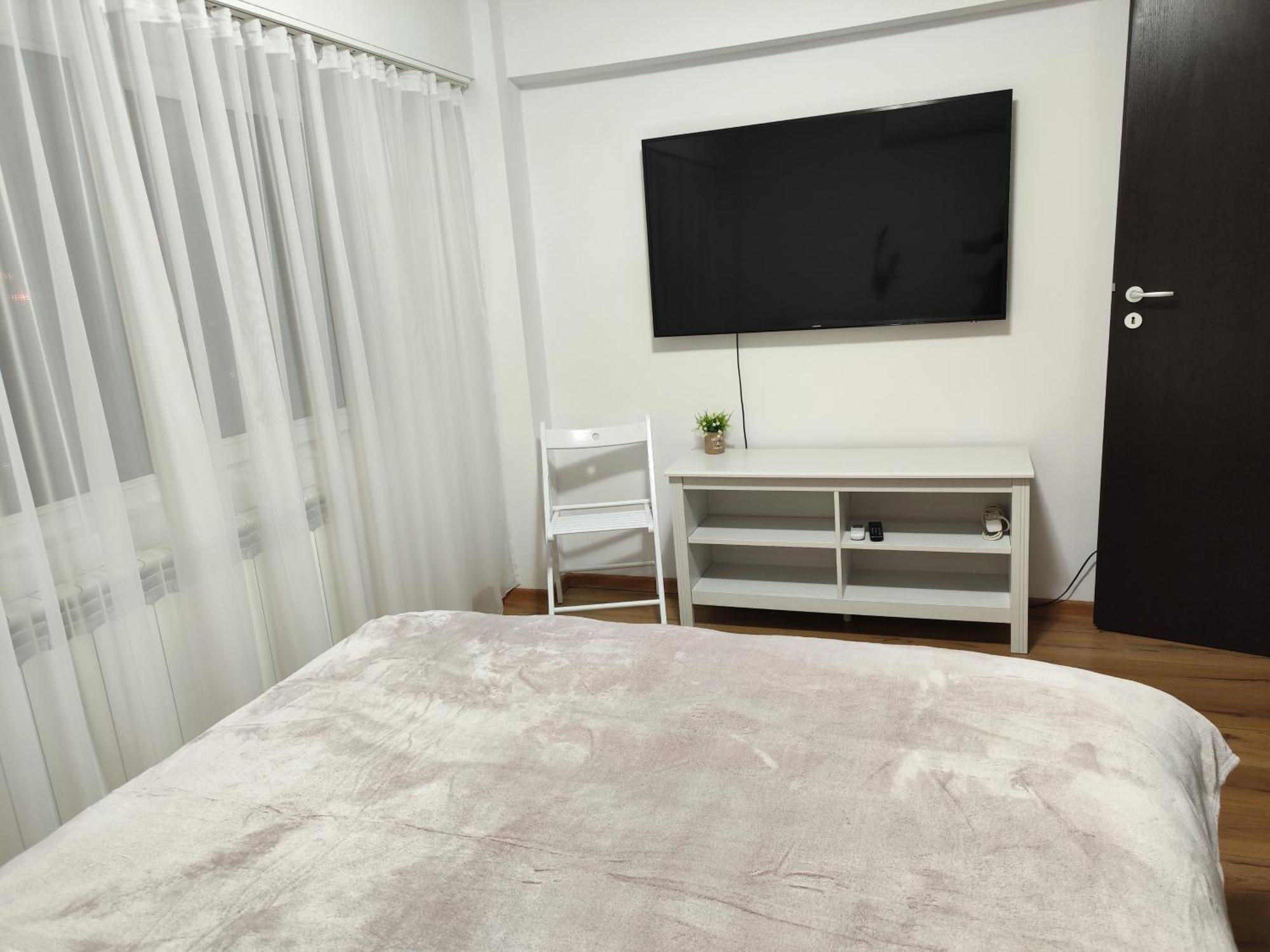 Platinum Apartment - Apartament Cu 3 Camere, 2 Dormitoare, 2 Bai, Bucatarie Complet Utilata, 2 Balcoane ブカレスト エクステリア 写真