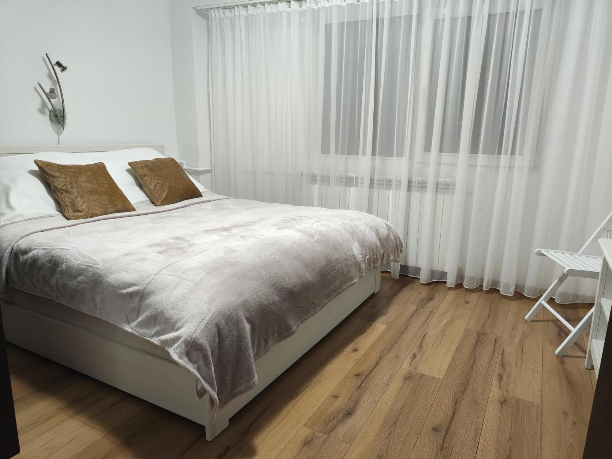 Platinum Apartment - Apartament Cu 3 Camere, 2 Dormitoare, 2 Bai, Bucatarie Complet Utilata, 2 Balcoane ブカレスト エクステリア 写真