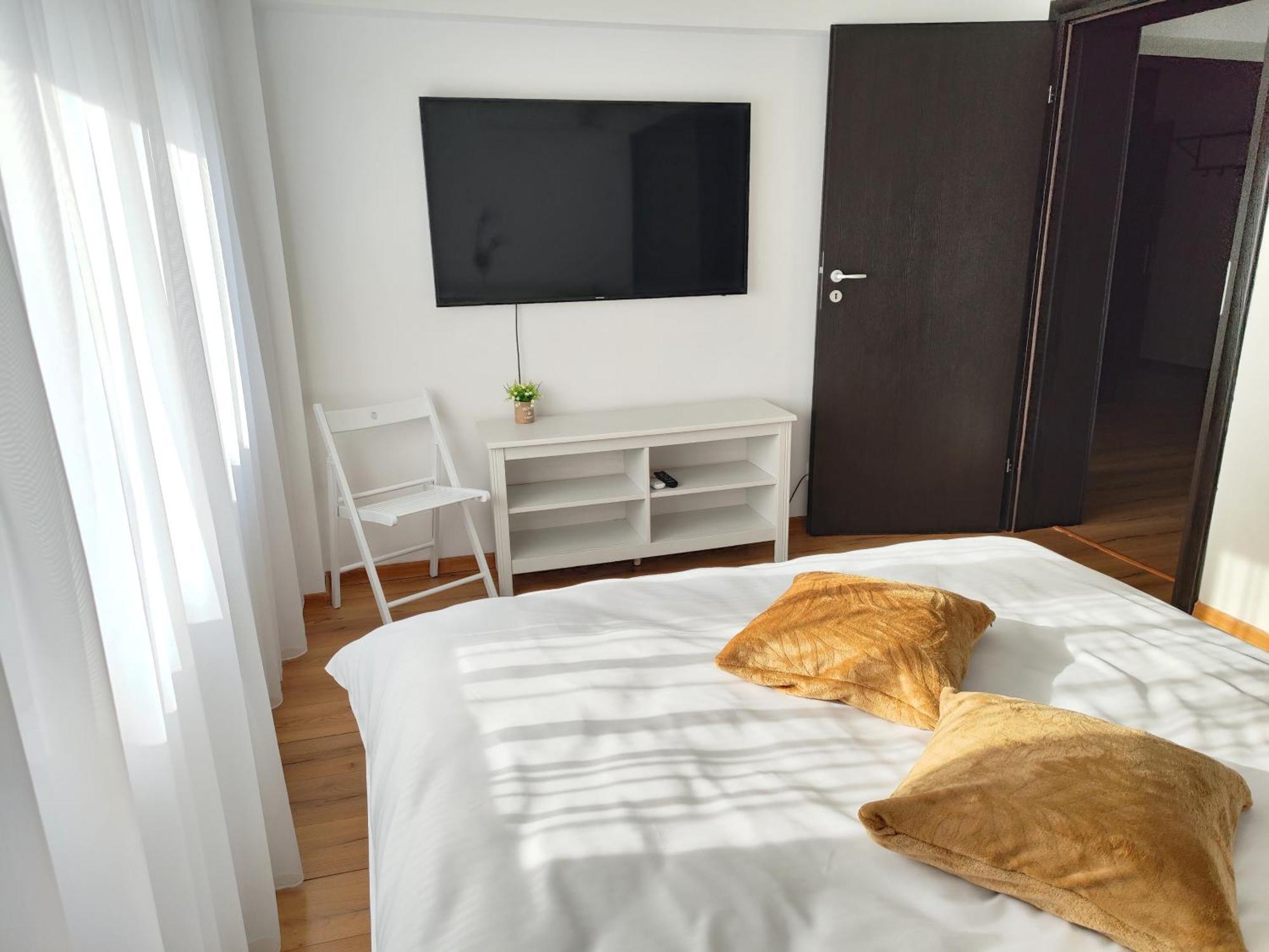 Platinum Apartment - Apartament Cu 3 Camere, 2 Dormitoare, 2 Bai, Bucatarie Complet Utilata, 2 Balcoane ブカレスト エクステリア 写真